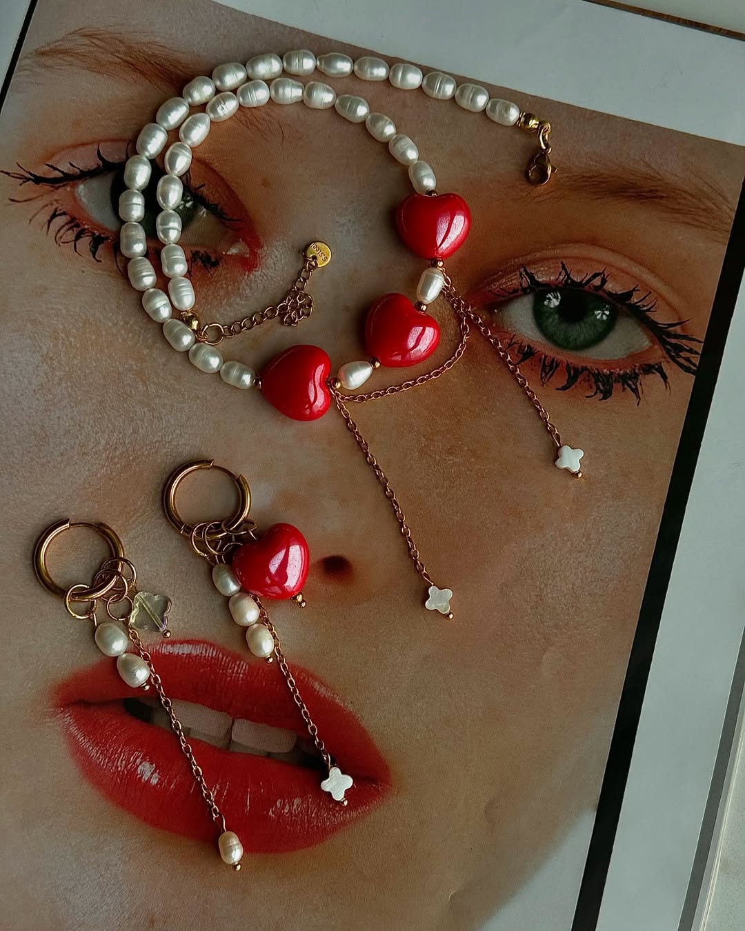 Necklace Kohaty with three hearts