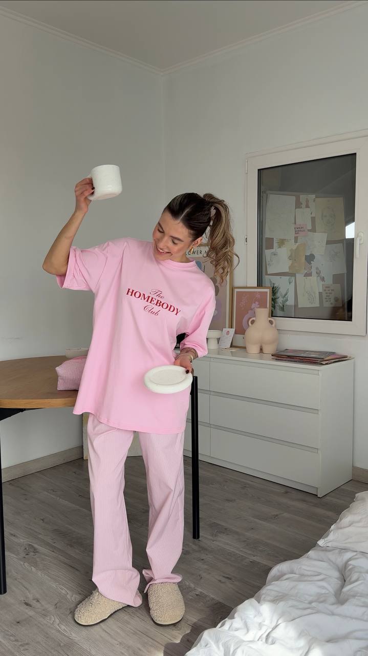 T-shirt Homebody Club