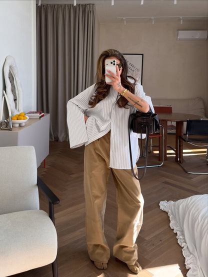 Loose-fit shirt with elongated cuffs