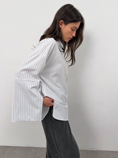 Loose-fit shirt with elongated cuffs
